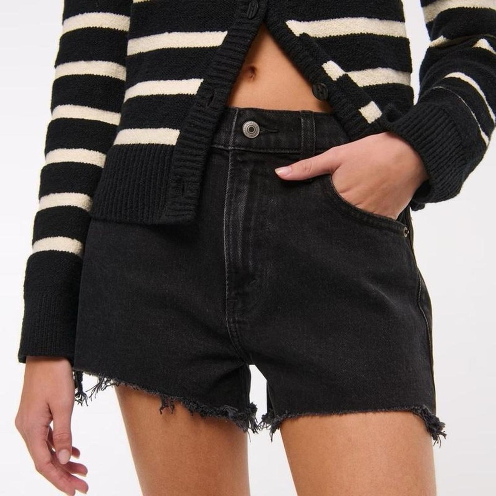 Abercrombie & Fitch The Mom Short - Black Size 10 / 30